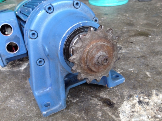 ขายมอเตอร์เกียร์ Sumitomo Cycro drive 0.5HP. 380V อัตราทด 1:43 มีระบบเบรคในตัว เพลาออกประมาณ 33 รอบต่อนาที สภาพสวย วิ่งนิ่ม พร้อมใช้งาน ขายมอเตอร์เกียร์ Sumitomo Cycro drive 0.5HP. 380V อัตราทด 1:43 มีระบบเบรคในตัว เพลาออกประมาณ 33 รอบต่อนาที สภาพสวย วิ่งนิ่ม พร้อมใช้งาน