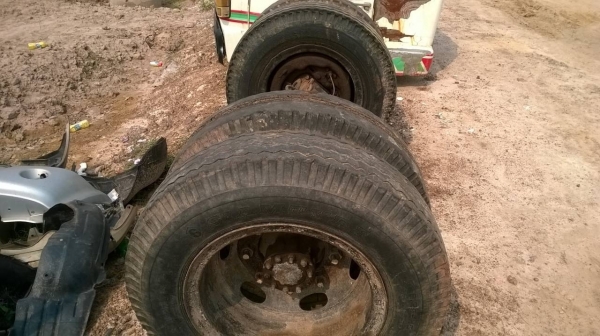 ขายเฟืองท้าย 6 ล้อ HINO KL พร้อมใช้ น็อตล้อ 8 ตัว ราคาถูกครับ