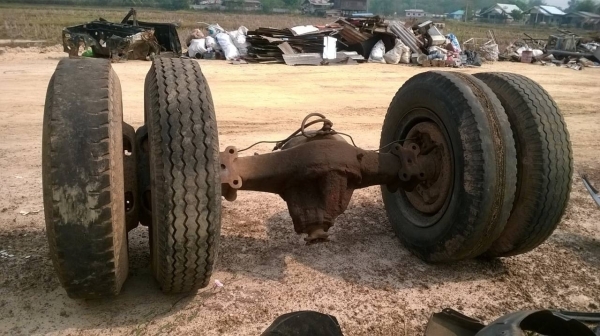 ขายเฟืองท้าย 6 ล้อ HINO KL พร้อมใช้ น็อตล้อ 8 ตัว ราคาถูกครับ