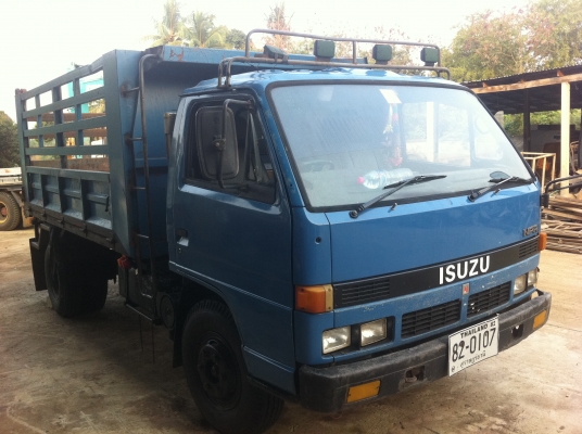 ISUZU NPR ดั้มสามมิตร รถห้างแท้ เครื่อง 4BD1-115 แรงม้า ช่วงล่าง F เครื่องดี ยางเต็ม มีสโลส์ คัสซีสวยๆ ทะเบียนเต็ม พร้อมใช้งาน
