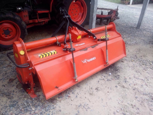 KUBOTA L4508 - 2 เพลา รถสวยสภาพดีพร้อมทำงานได้เลยครับ ใช้งาน 1,800 ชม. อุปกรณ์มีให้ครบ 3 ชิ้น มีใบดันหน้า,โรตารี่,ผานพรวน 6 เครื่องยนต์แรงดีเดิมๆไม่มีแตกเยิ้ม เกียร์หน้าหลังเข้าง่ายไม่มีปัญหา ช่วงล่างแน่นดี ยางสภาพใหม่ 4 เส้นหน้าหลัง 90\% พร้อมใช้งาน เอกสา KUBOTA L4508 - 2 เพลา รถสวยสภาพดีพร้อมทำงานได้เลยครับ ใช้งาน 1,800 ชม. อุปกรณ์มีให้ครบ 3 ชิ้น มีใบดันหน้า,โรตารี่,ผานพรวน 6 เครื่องยนต์แรงดีเดิมๆไม่มีแตกเยิ้ม เกียร์หน้าหลังเข้าง่ายไม่มีปัญหา ช่วงล่างแน่นดี ยางสภาพใหม่ 4 เส้นหน้าหลัง 90\% พร้อมใช้งาน เอกสา