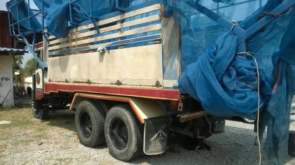 ขายรถบรรทุก 10 ล้อดัมพ์ ISUZU 165 แรงม้า เพลาเดี่ยว ช่วงล่างฟูโซ่ ราคา 270000