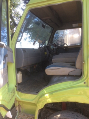 HINO 6ล้อ(เครื่อง160แรง WO6D)เครื่องดี พวงมาลัยพาวเวอร์ คานหน้า-หลัง F ยางดี ครัทซีสวย รถพร้อมใช้ เหมาะเอาไปทำดั๊มขาย 400,000บาท