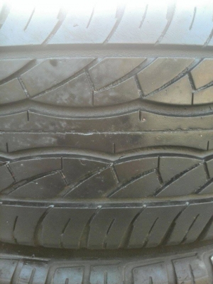 ขายยาง Maxxis 195-65-15 ปี 12 ดอกแน่น สภาพสวย ไม่บวม ราคาชุดละ 3,400 บาท