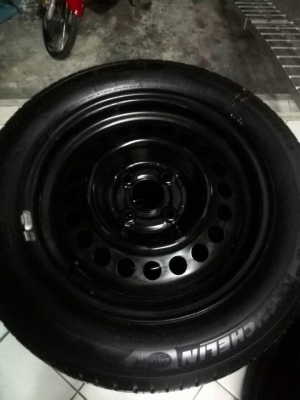 ขาย ล้อกระทะ 4รู100 ขอบ15 พร้อมยาง Michelin XM2 175-65-15 ปี12 สภาพสวย ดอกแน่นๆ ไม่บวม ราคาชุดละ 3,800 บาท