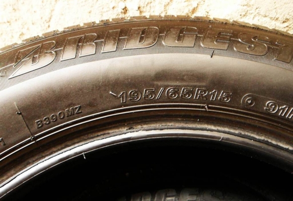 ยางขอบ15 บริดสโตน195-65-R15ลงพื้นปี14(4เส้น3,200บ) ยางขอบ15 บริดสโตน195-65-R15ลงพื้นปี14(4เส้น3,200บ)