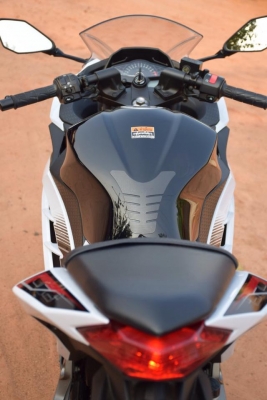 ขาย Ninja 300 Abs สีขาว จด มิย 2014 รถ 9 เดือน สภาพป้ายแดง