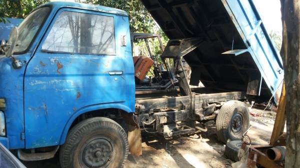 ขายรถบรรทุก 6 ล้อดัมพ์ NISSAN 88 แรงม้า ราคา 160000