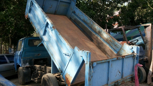 ขายรถบรรทุก 6 ล้อดัมพ์ NISSAN 88 แรงม้า ราคา 160000