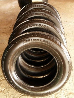 ยางกระบะขอบ16 บริดสโตน215-70-R16ลงพื้นปี12(4เส้น2,400บ)