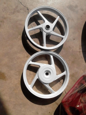 แม๊ก KUNI  รถจักรยายยนต์ HONDA  KRICK คู่ ล้อหน้า-หลัง TEL.081-427-3941