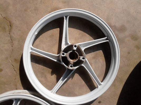 แม๊ก KUNI  รถจักรยายยนต์ HONDA  KRICK คู่ ล้อหน้า-หลัง TEL.081-427-3941