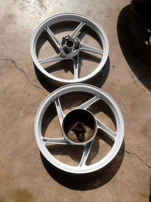 แม๊ก KUNI  รถจักรยายยนต์ HONDA  KRICK คู่ ล้อหน้า-หลัง TEL.081-427-3941