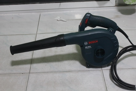 เครื่องเป่าลม bosch gbl 800e กำลัง 800วัตต์ สภาพพร้อมใช้ครับ