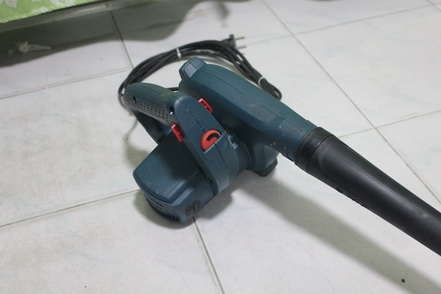 เครื่องเป่าลม bosch gbl 800e กำลัง 800วัตต์ สภาพพร้อมใช้ครับ