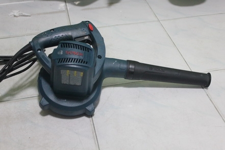 เครื่องเป่าลม bosch gbl 800e กำลัง 800วัตต์ สภาพพร้อมใช้ครับ