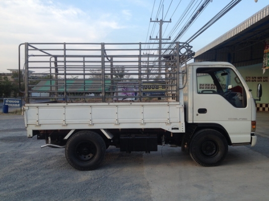 ขายรถบรรทุก 4 ล้อ ISUZU สภาพเดิมๆ พร้อมใช้งาน
