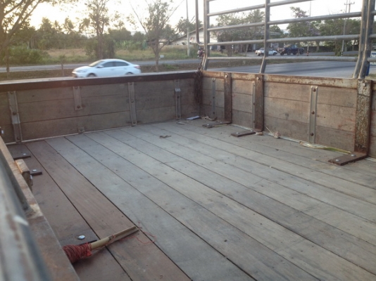 ขายรถบรรทุก 4 ล้อ ISUZU สภาพเดิมๆ พร้อมใช้งาน