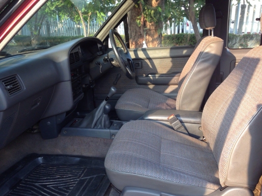 TOYOTA LN111 โฟวีลแท้ปี40 รถนำเข้าหายากจร้า เครื่อง 2.8 สีเดิบางนางบวช TOYOTA LN111 โฟวีลแท้ปี40 รถนำเข้าหายากจร้า เครื่อง 2.8 สีเดิบางนางบวช