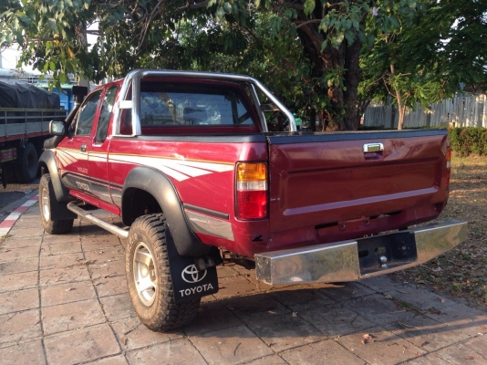 TOYOTA LN111 โฟวีลแท้ปี40 รถนำเข้าหายากจร้า เครื่อง 2.8 สีเดิบางนางบวช TOYOTA LN111 โฟวีลแท้ปี40 รถนำเข้าหายากจร้า เครื่อง 2.8 สีเดิบางนางบวช