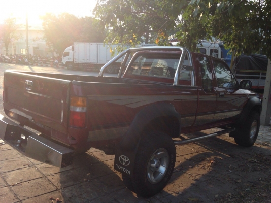 TOYOTA LN111 โฟวีลแท้ปี40 รถนำเข้าหายากจร้า เครื่อง 2.8 สีเดิบางนางบวช TOYOTA LN111 โฟวีลแท้ปี40 รถนำเข้าหายากจร้า เครื่อง 2.8 สีเดิบางนางบวช