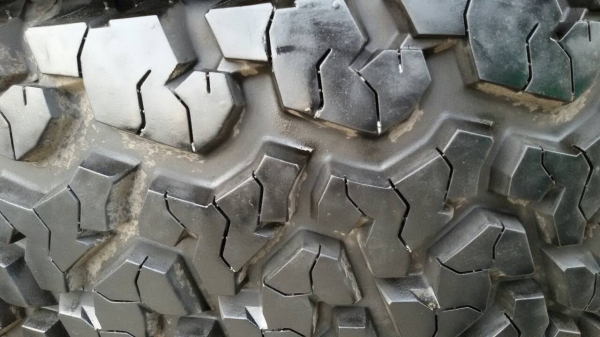 ยาง 265 70 16 ปี 14 สวยๆ ชุดล่ะ 15500