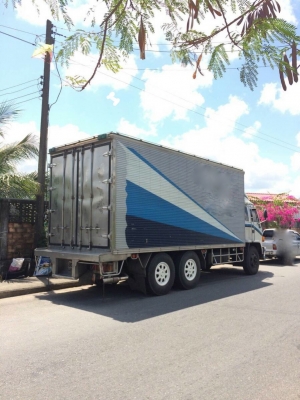 รถอีซูซุ 10  ล้อ ตู้เย็น FVM 175 แรงม้า.   สนใจติดต่อ  081 - 6079515