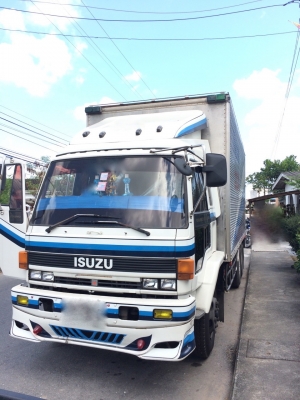 รถอีซูซุ 10  ล้อ ตู้เย็น FVM 175 แรงม้า.   สนใจติดต่อ  081 - 6079515
