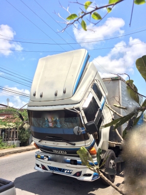 รถอีซูซุ 10  ล้อ ตู้เย็น FVM 175 แรงม้า.   สนใจติดต่อ  081 - 6079515