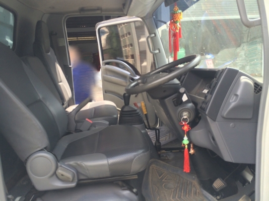 รถอีซูซุ 6 ล้อดั้ม NPR 150 แรงม้า. ปี 52  ( รถวิ่ง 5x,xxx กม. )  สนใจติดต่อ 081 - 6079515