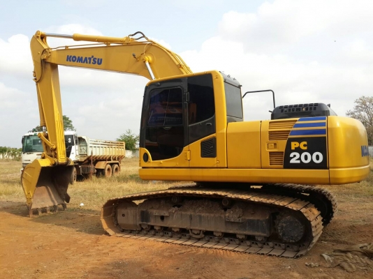 ขายรถแบคโฮ KOMATSU PC-200-8 ปี.2008  อิมวอย 13000 กว่า ช.ม ราคา.1700000 ต่อรองคับ สนใจโทรจองเลย