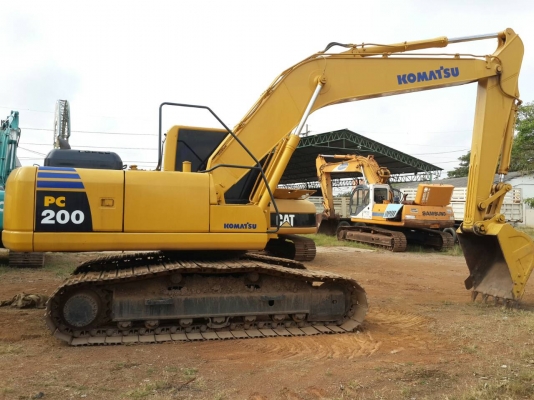 ขายรถแบคโฮ KOMATSU PC-200-8 ปี.2008  อิมวอย 13000 กว่า ช.ม ราคา.1700000 ต่อรองคับ สนใจโทรจองเลย