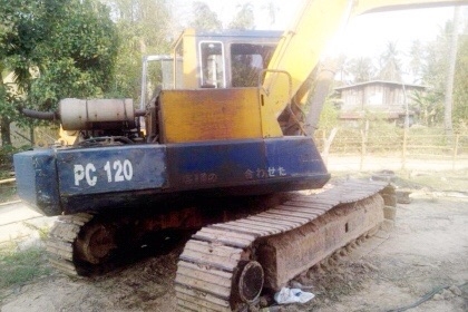 KOMATSU PC 120-3 เอกสารใบอินวอยครบพร้อม รถสภาพดีมากครบบอดี้สวยพร้อมทำงานได้เลย เครื่องยนต์เดิมๆปั๊มเดิมแห้งดีแรงดีทำงานได้เร็วไม่มีโหลดครับ ภายในเก๋งคอนโทรลยาว ควบคุมง่ายคล่องตัวดีเร็วดี ภายนอกบูมอาร์มสวยเดิม ช่วงล่างเอวแน่นดี โรลเลอร์โซ่บูทใบแทรกประมาณ 6