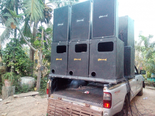 รถแห่พร้อมเครื่องเสียงชดใหญ่เอาไปทำมาหากินได้เลย