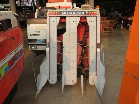 รถเกี่ยวข้าว แบบนั่งขับ มิตซู 22แรงม้า