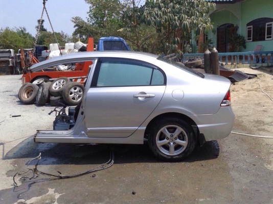 ท้ายตัดถึงเสาหน้าฮอนด้านิวส์ซีวิคพร้อมช่วงล่างเเละอุปกรณ์ครบตั่งเเต่ปี 06-11 มีอะไหลอีกหลายรุ่นสอบถามได้