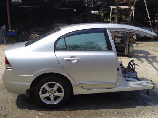 ท้ายตัดถึงเสาหน้าฮอนด้านิวส์ซีวิคพร้อมช่วงล่างเเละอุปกรณ์ครบตั่งเเต่ปี 06-11 มีอะไหลอีกหลายรุ่นสอบถามได้