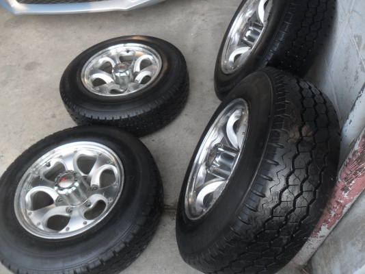 ล้อแม็ก 15นิ้ว 6รู พร้อมยาง สวยๆ 4 ล้อ ราคา 5000 บาท