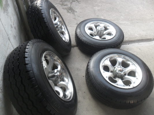 ล้อแม็ก 15นิ้ว 6รู พร้อมยาง สวยๆ 4 ล้อ ราคา 5000 บาท