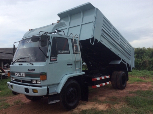 ISUZU6ล้อROCKY ดั๊ม 195 แรงแท้ เครื่องดี ครัทซีสวย กะบะต่อใหม่ ครัทซีใหญ่ยาวตลอด ขาย 800,000 บาท