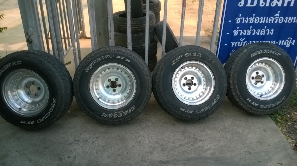 ล้อลายตัน 15x8.5 et-27 5/114 พร้อมยาง235/75r15 ปี2011