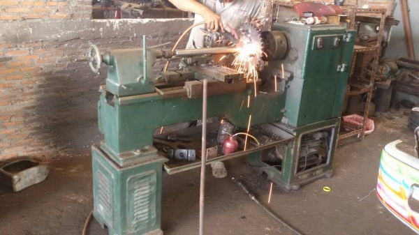 ขายด่วนเครื่องกลึง พร้อมใช้งาน