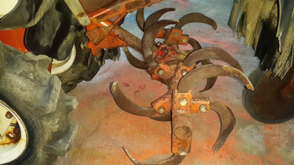 รถพรวนดิน สาดออกข้าง K - 21