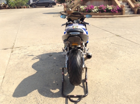 ธารนนทบุรี//ขาย SUZUKI GSX R1000 K1 สภาพนางฟ้า ของแต่งแน่นๆครับ ระบบไฟระบบเครื่องสมบูรณ์มากๆ ท๊อกมาตามมือครับ ราคา 129,000 บาท เอกสารอินวอยท์+สรรพสามิตแท้ 100 \%