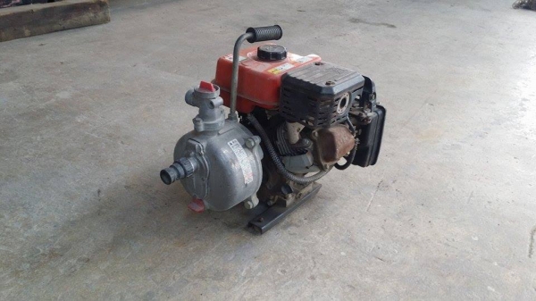 ปั๊มน้ำเก่าญี่ปุ่น  MITSUBISHI   รุ่น  GM9IP  เครื่องยนต์ติดง่าย สภาพพร้อมใช้งาน