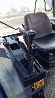 ขายรถไถ new holland 7840 ขายรถไถ new holland 7840