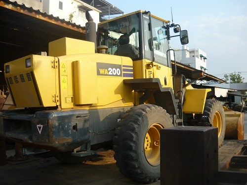 รถตักล้อยาง ขนาด 2 คิว Komatsu WA200-5 รภเก่านอก สภาพเดิมๆ พร้อมใช้งาน ตรวจเช็คระบบให้ทั้งคัน ก่อนปล่อย พร้อมรับประกัน   -เครื่องยนตร์ Komatsu   สนใจติดต่อได้ที่ 091 695-6445
