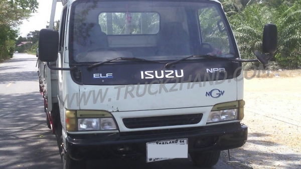 รถบรรทุก 6 ล้อติดตั้งก๊าซ NGVและCNG ยี่ห้อ ISUZU  NPR 130 แรงม้า กระบะคาร์โก้ ความยาวกระบะ5เมตร