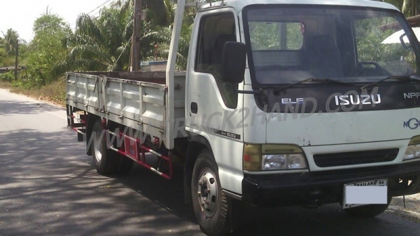 รถบรรทุก 6 ล้อติดตั้งก๊าซ NGVและCNG ยี่ห้อ ISUZU  NPR 130 แรงม้า กระบะคาร์โก้ ความยาวกระบะ5เมตร