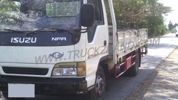 รถบรรทุก 6 ล้อติดตั้งก๊าซ NGVและCNG ยี่ห้อ ISUZU  NPR 130 แรงม้า กระบะคาร์โก้ ความยาวกระบะ5เมตร
